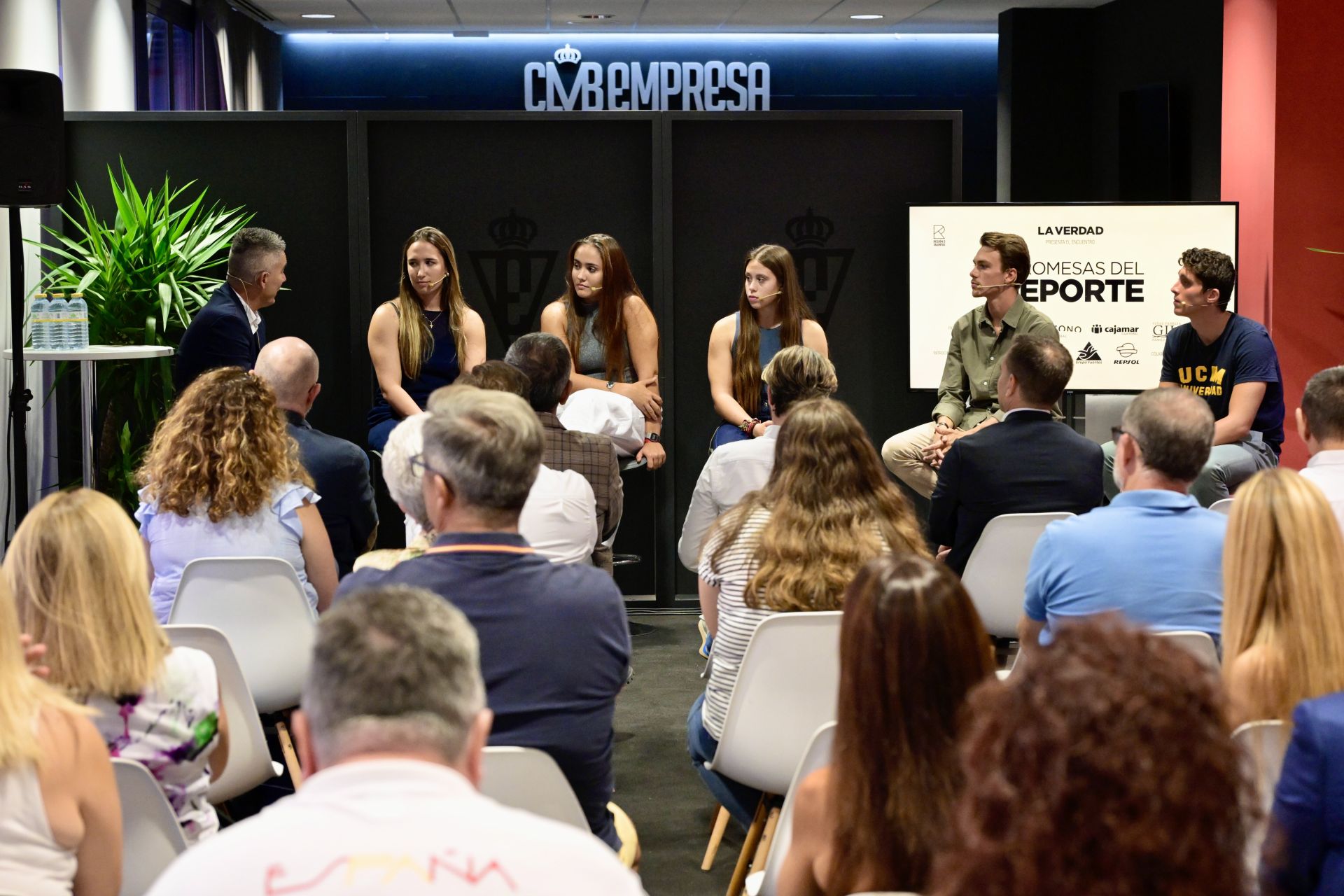 LA VERDAD reunió en un foro especial a cinco de los mejores deportistas jóvenes de la Región -Lorena y Carla Lera, Valeria Mateos, Sergio Baxter y Alejandro Puebla-, que reclamaron más ayuda en su carrera a los Juegos Olímpicos de Los Ángeles en 2028.