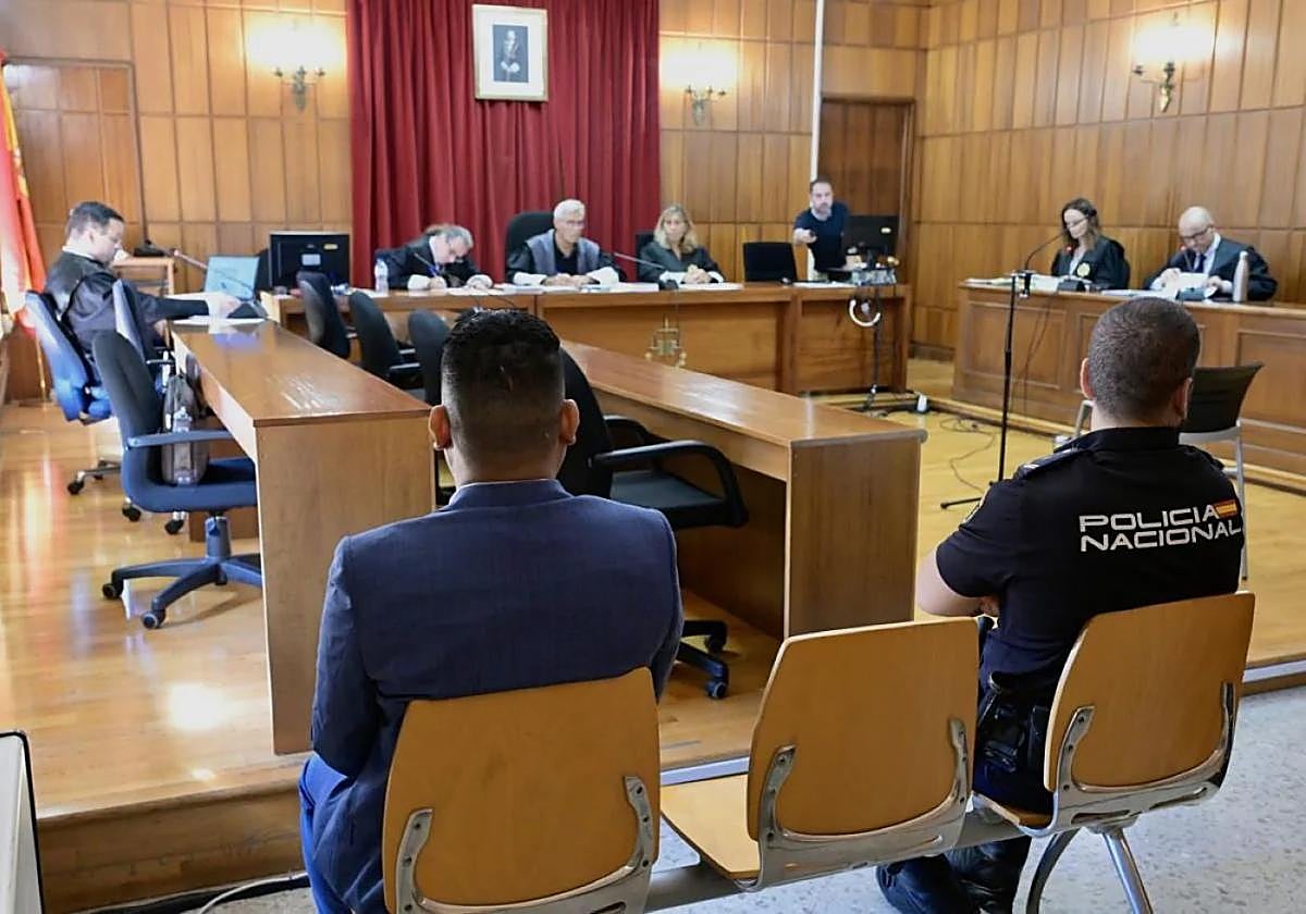 El acusado, el pasado septiembre, en la primera sesión del juicio ante la Audiencia.
