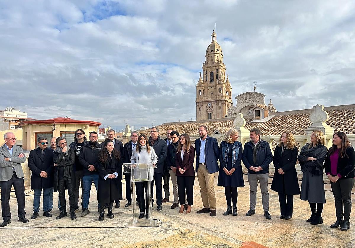 Un momento durante la presentación del evento de fin de año este viernes en la terraza del Consistorio.