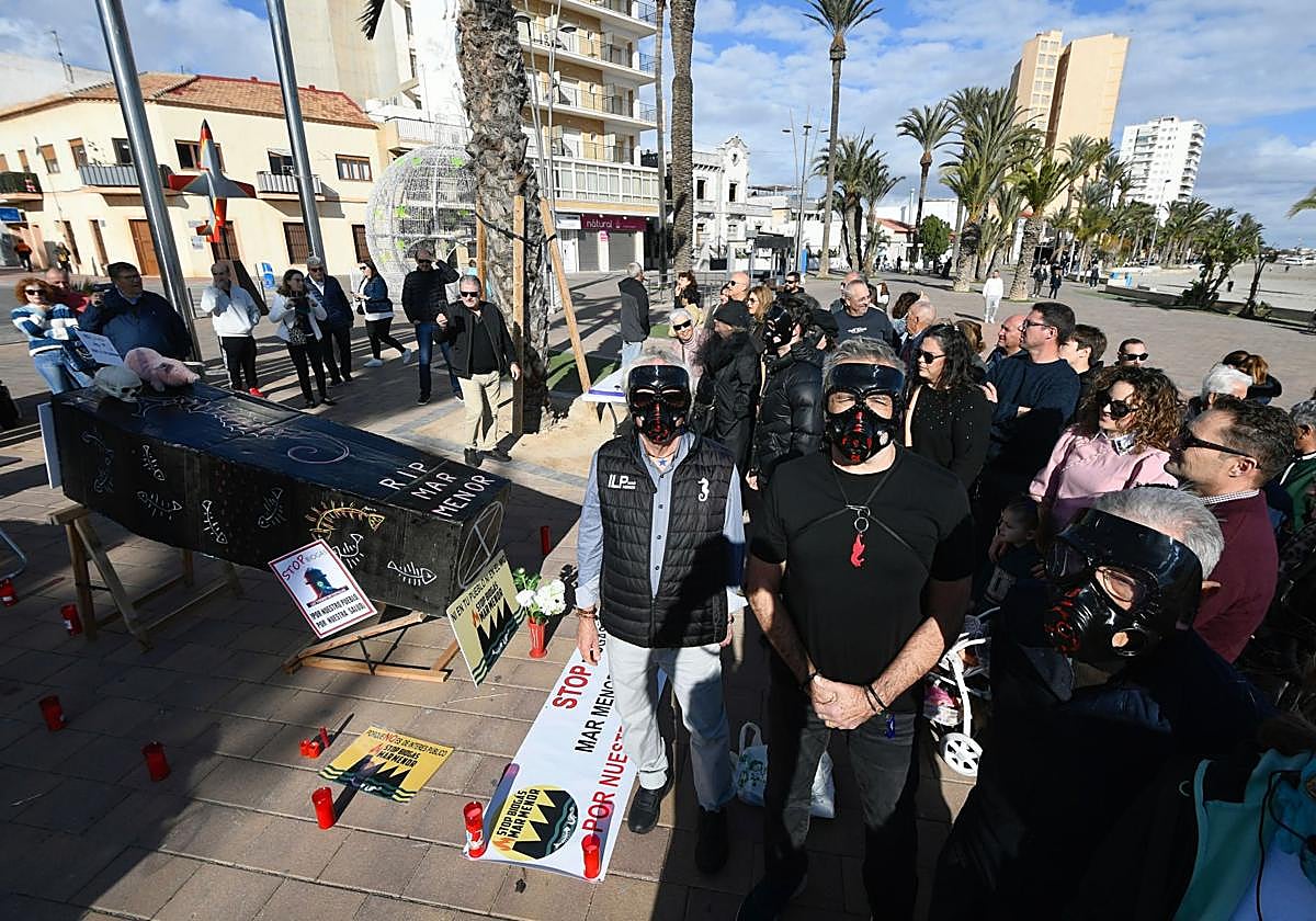 La marcha fúnebre contra la planta de biometano en San Javier, en imágenes