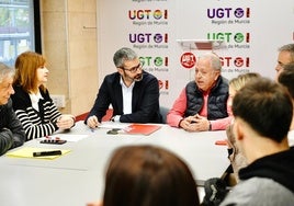 Francisco Lucas (i) junto al secretario general de UGT en la Región, Antonio Jiménez