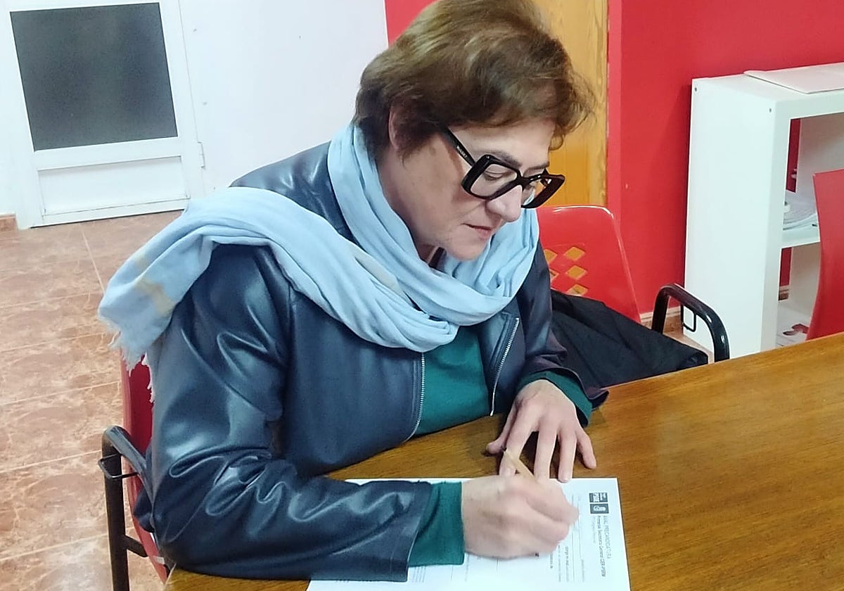 La alcaldesa de Librilla, Leonor Hernández, firma el aval de la precandidatura de Diego Conesa