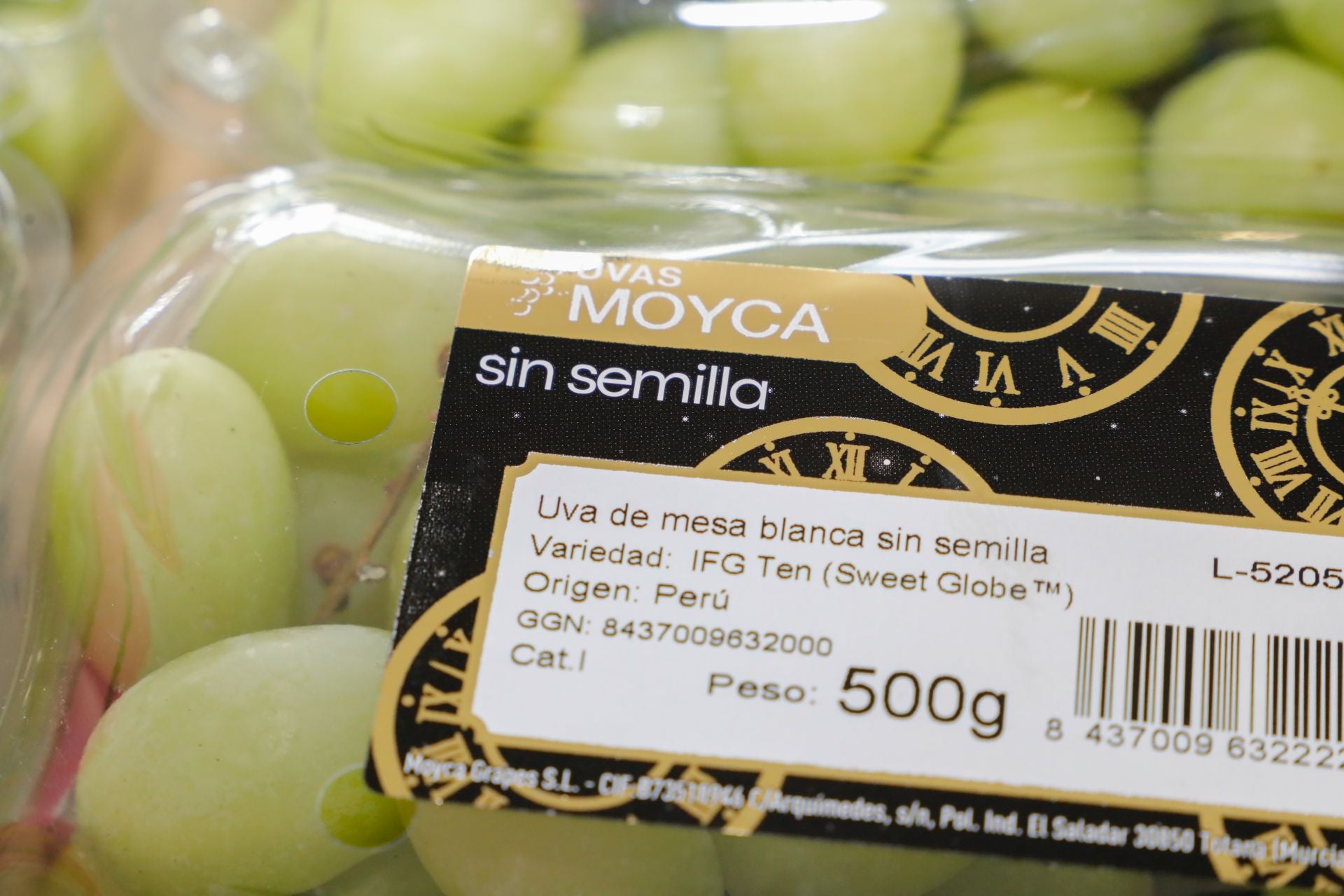 Empresas murcianas preraran las uvas para las campanadas