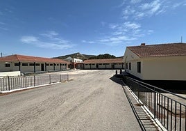 El edificio de la antigua lonja municipal, donde se iba a construir la nueva comisaría, se quedará como está.