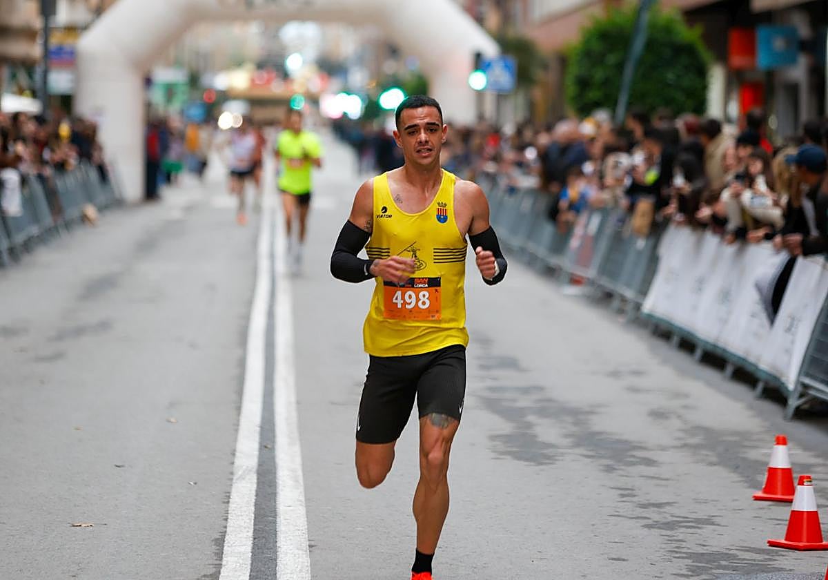 Un participante de la San Silvestre de Lorca 2024.