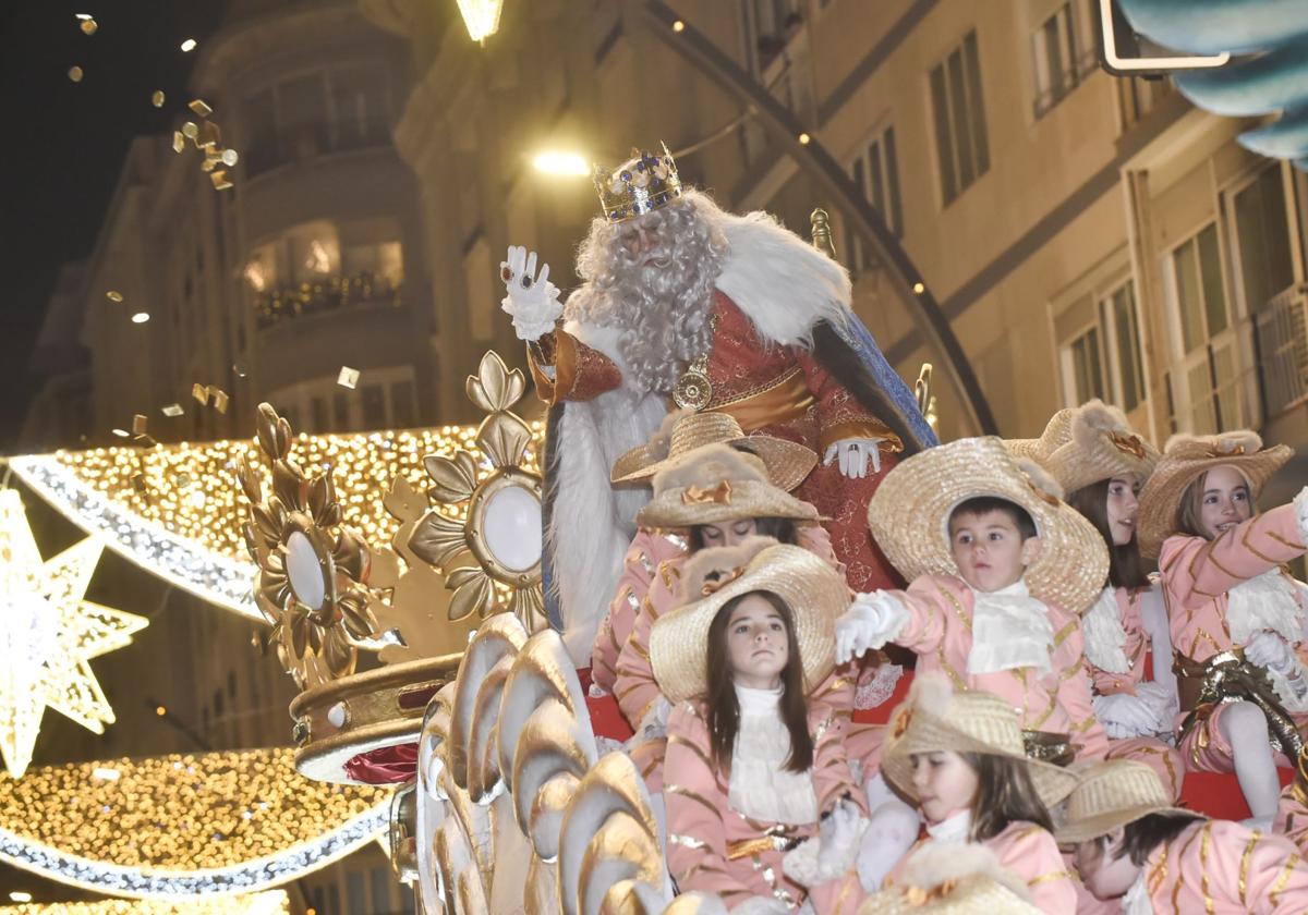 La cabalgata de los Reyes Magos en Murcia, en imágenes