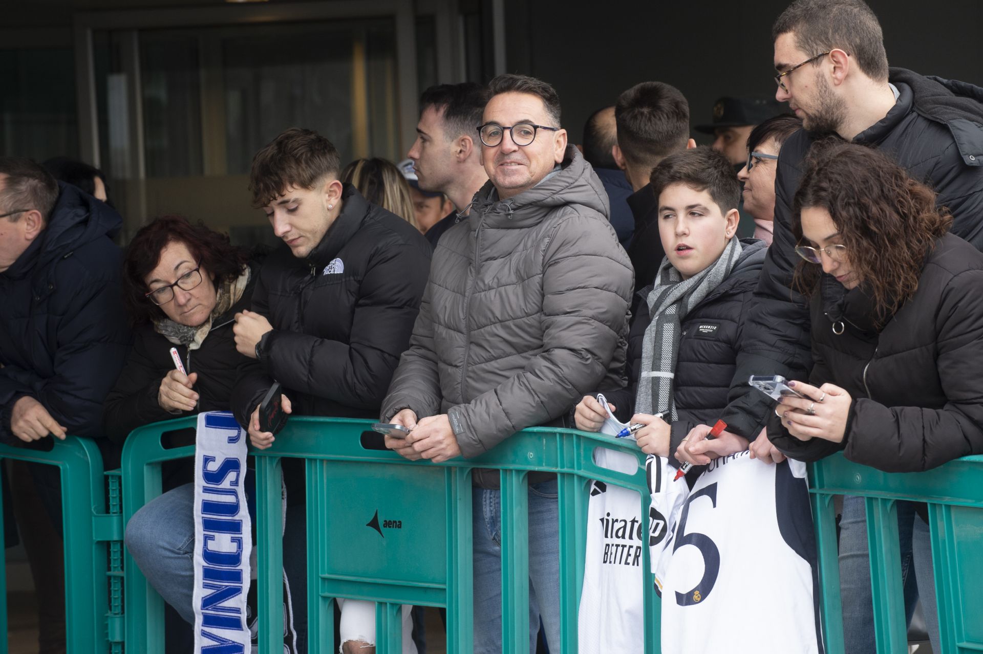 En imágenes, llegada del Real Madrid al aeropuerto de la Región de Murcia para enfrentarse a la Deportiva Minera