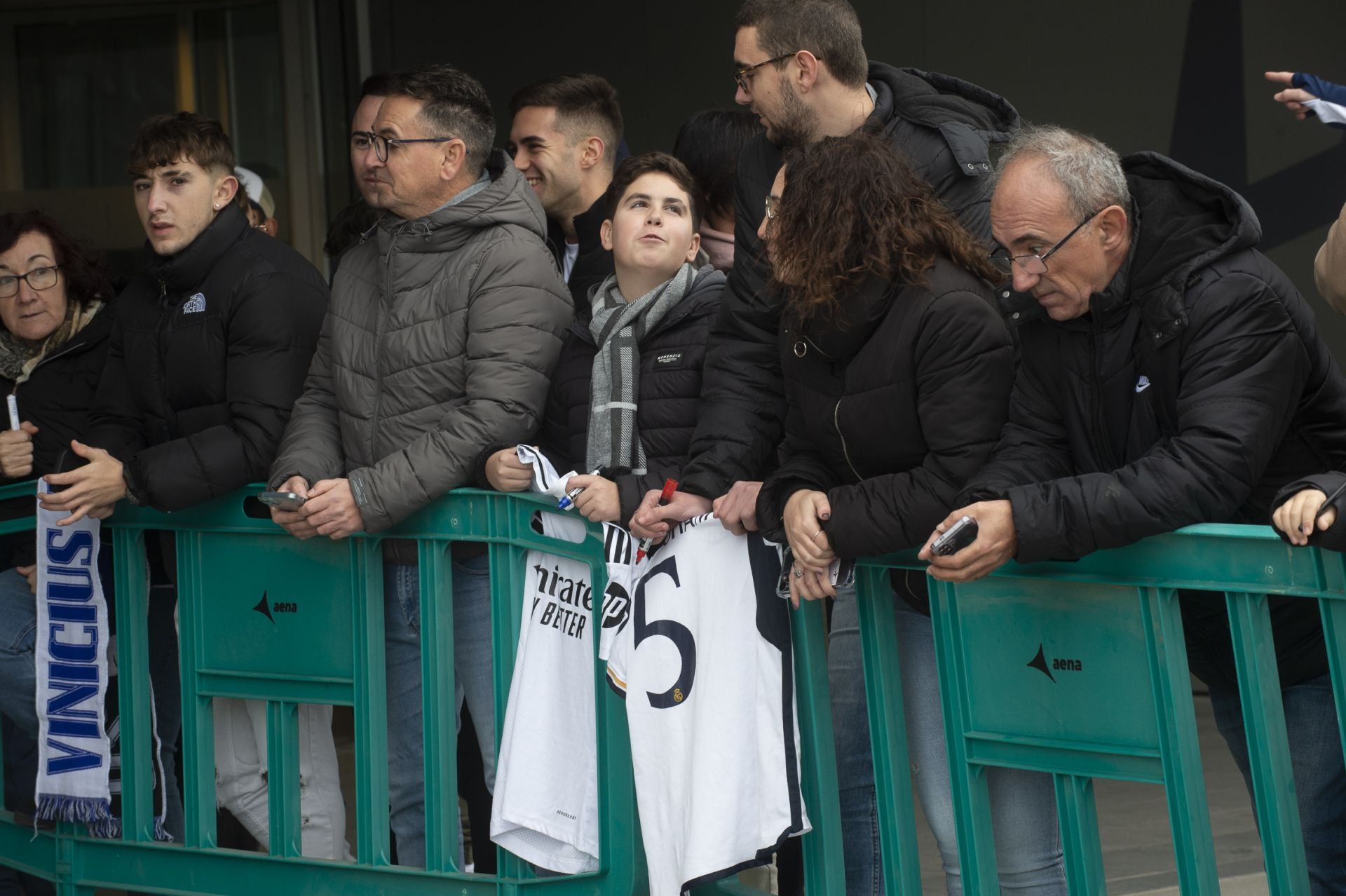 En imágenes, llegada del Real Madrid al aeropuerto de la Región de Murcia para enfrentarse a la Deportiva Minera