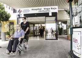 Acceso principal al hospital Vega Baja, en la pedanía oriolana de San Bartolomé.