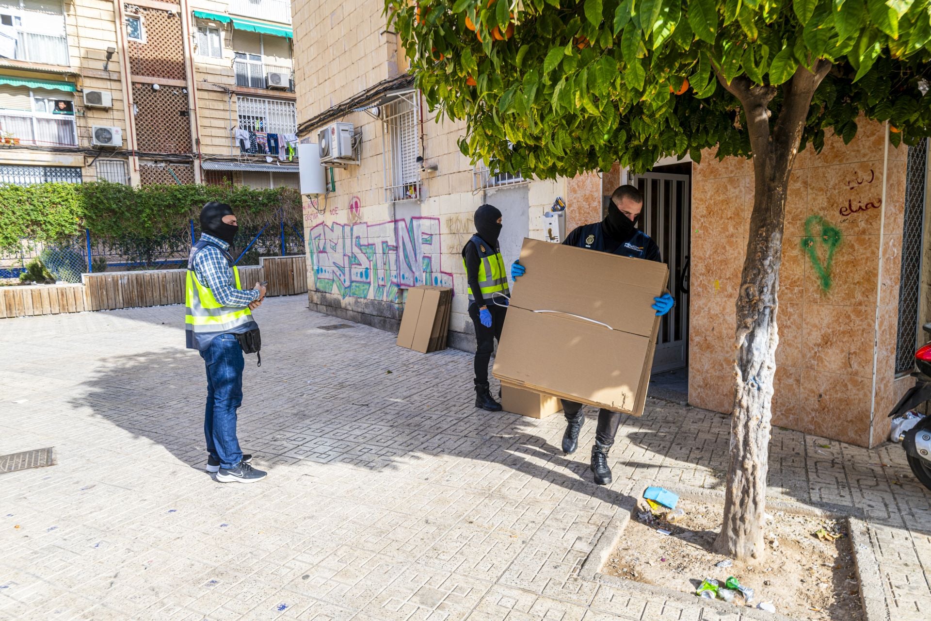 La redada antidroga en el barrio murciano de La Paz, en imágenes