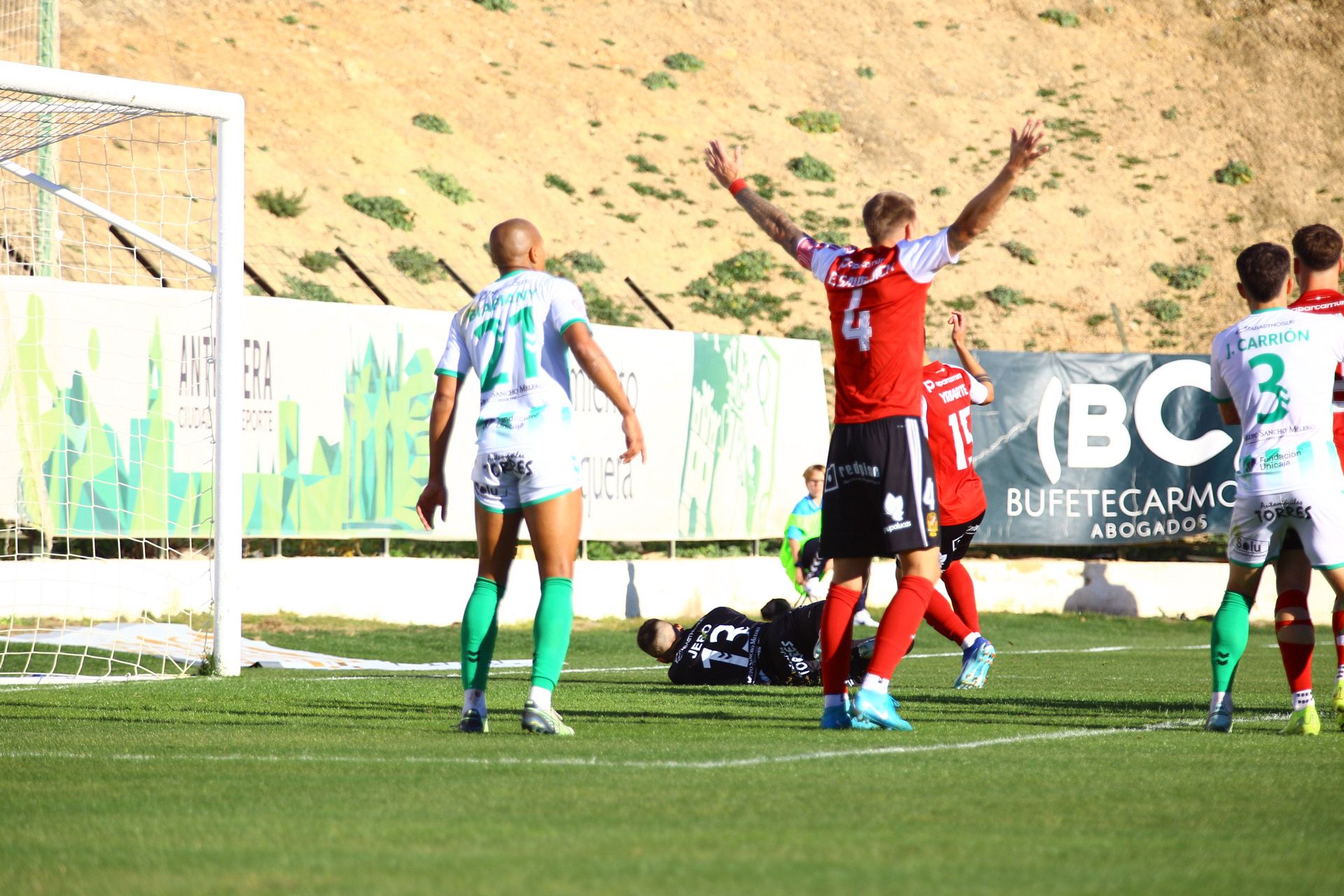 La derrota del Real Murcia frente al Antequera, en imágenes