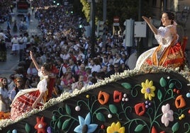 Las reinas de la huertade 2023 en el desfile del Bando de Murcia.