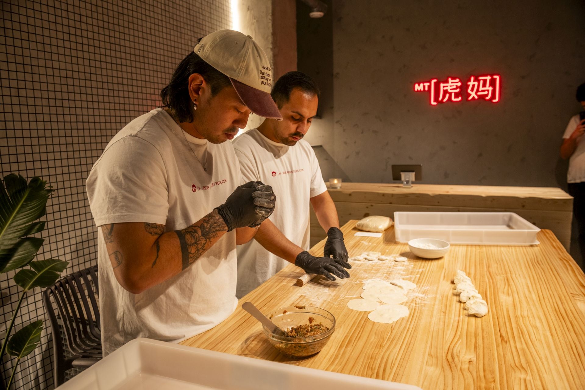 Madre Tigre, el nuevo local de comida callejera china en Murcia, en imágenes