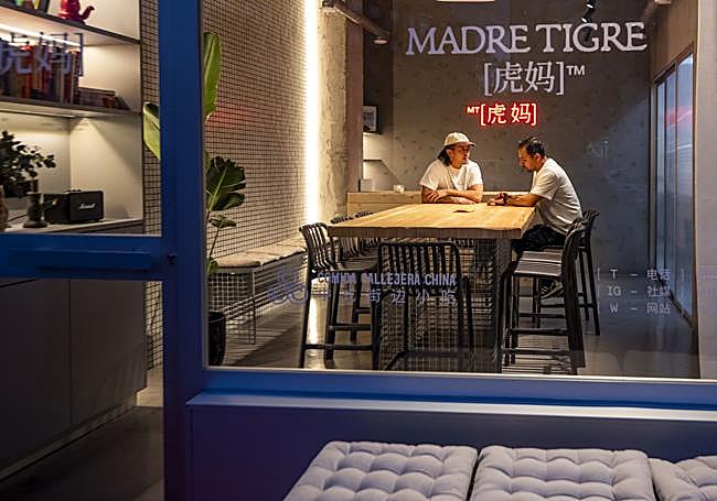 El local es de estilo industrial como los 'Dai pai dong' de Hong Kong.