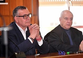 Luis Pérez Almansa, a la izquierda, junto a su abogado, José María Caballero.