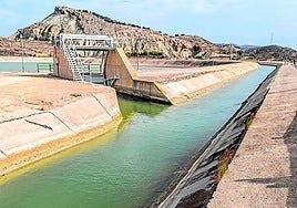 Canal del postrasvase Tajo-Segura, a su paso por Alhama.