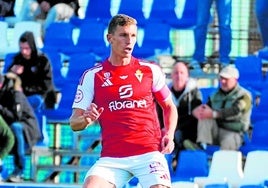 Alberto González, del Real Murcia, ante el Hajduk Split.