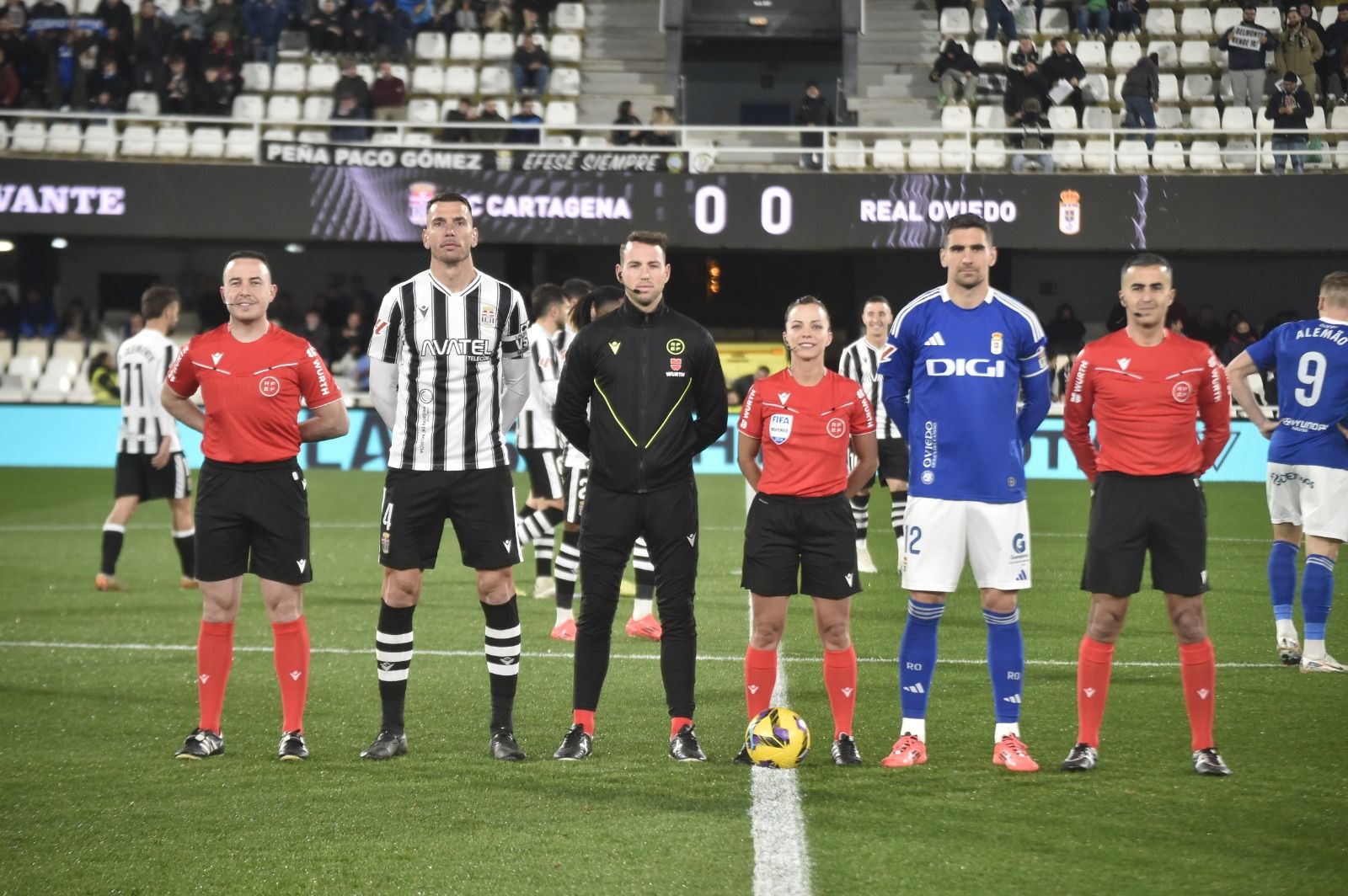La derrota del Cartagena frente al Oviedo, en imágenes