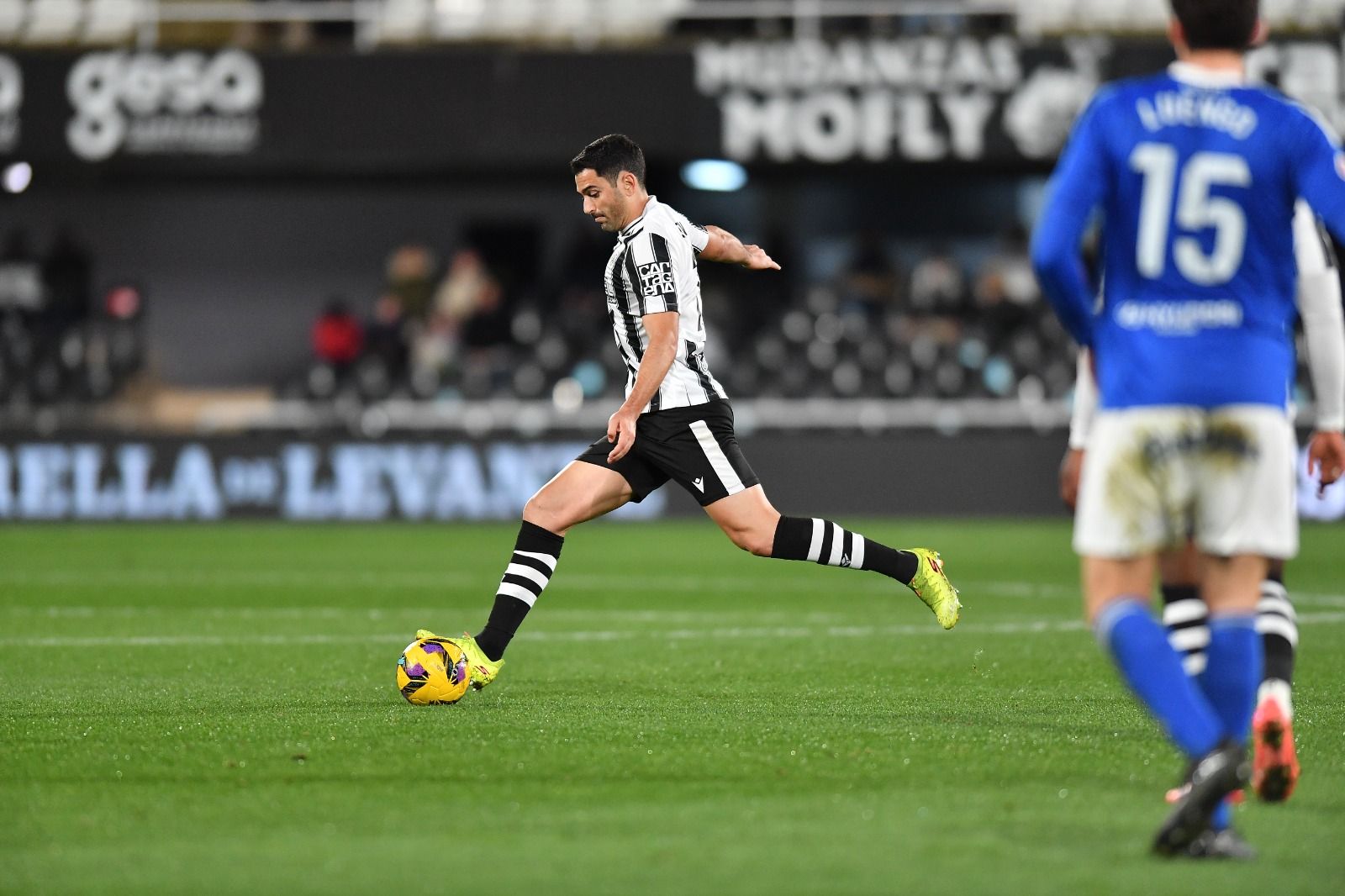 La derrota del Cartagena frente al Oviedo, en imágenes