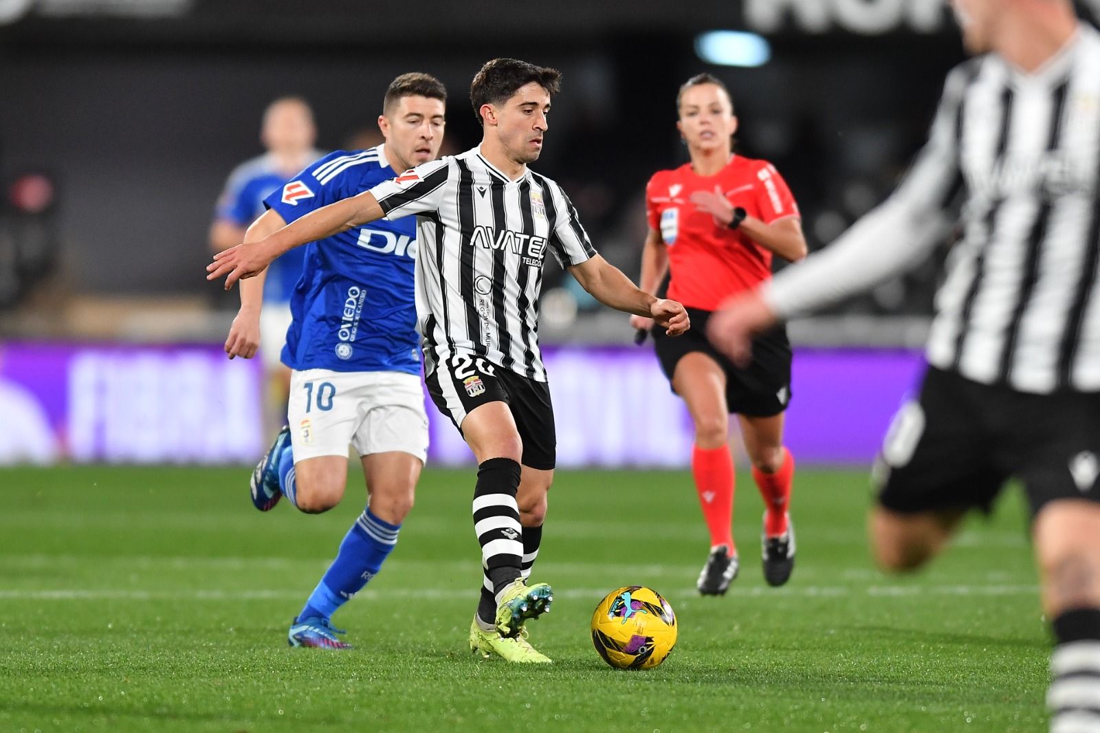 La derrota del Cartagena frente al Oviedo, en imágenes