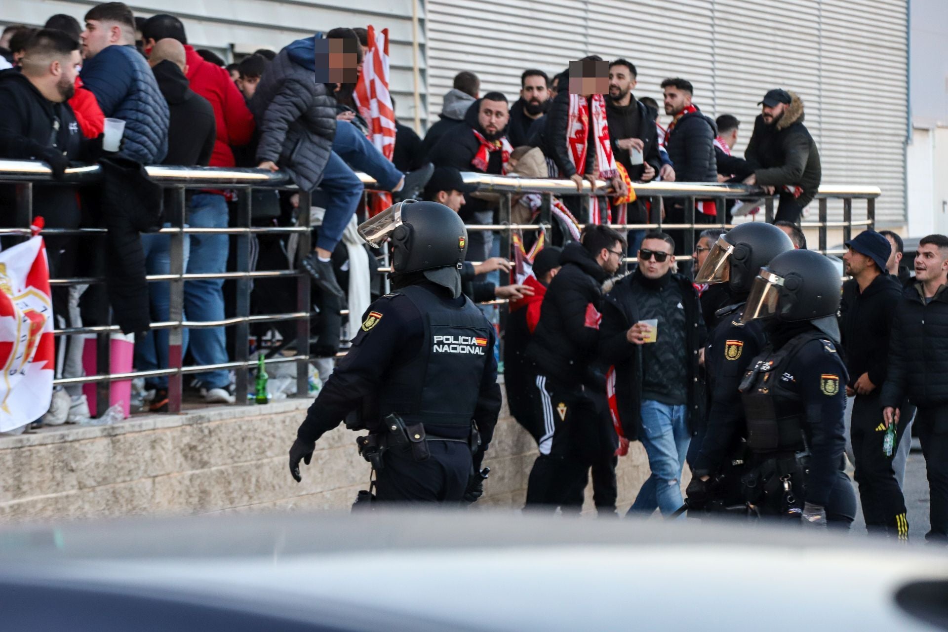 Altercados en la previa del Real Murcia - Hércules, en imágenes