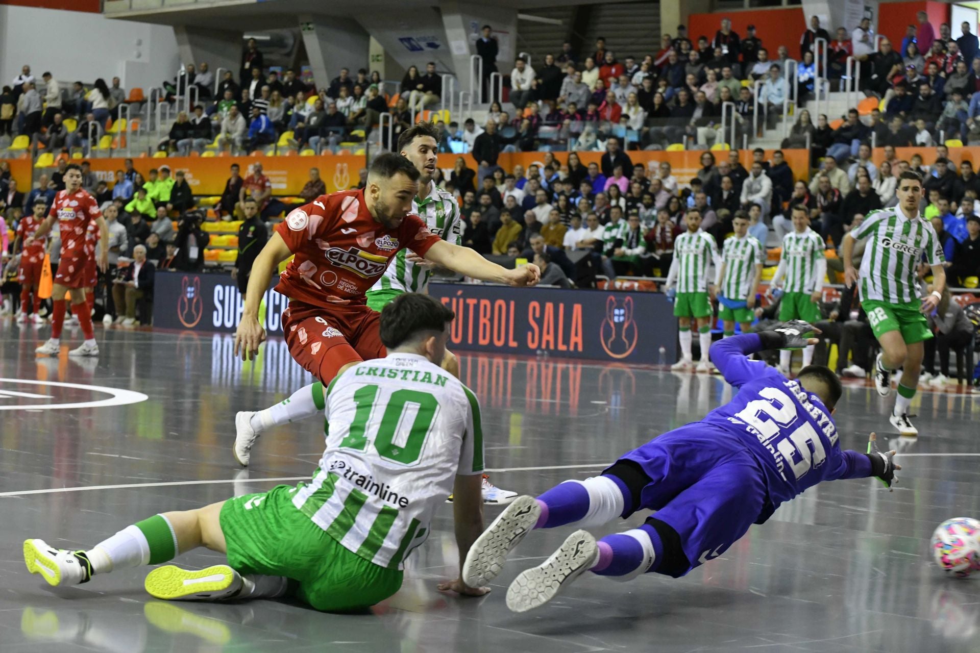 La derrota de ElPozo Murcia frente al Betis, en imágenes