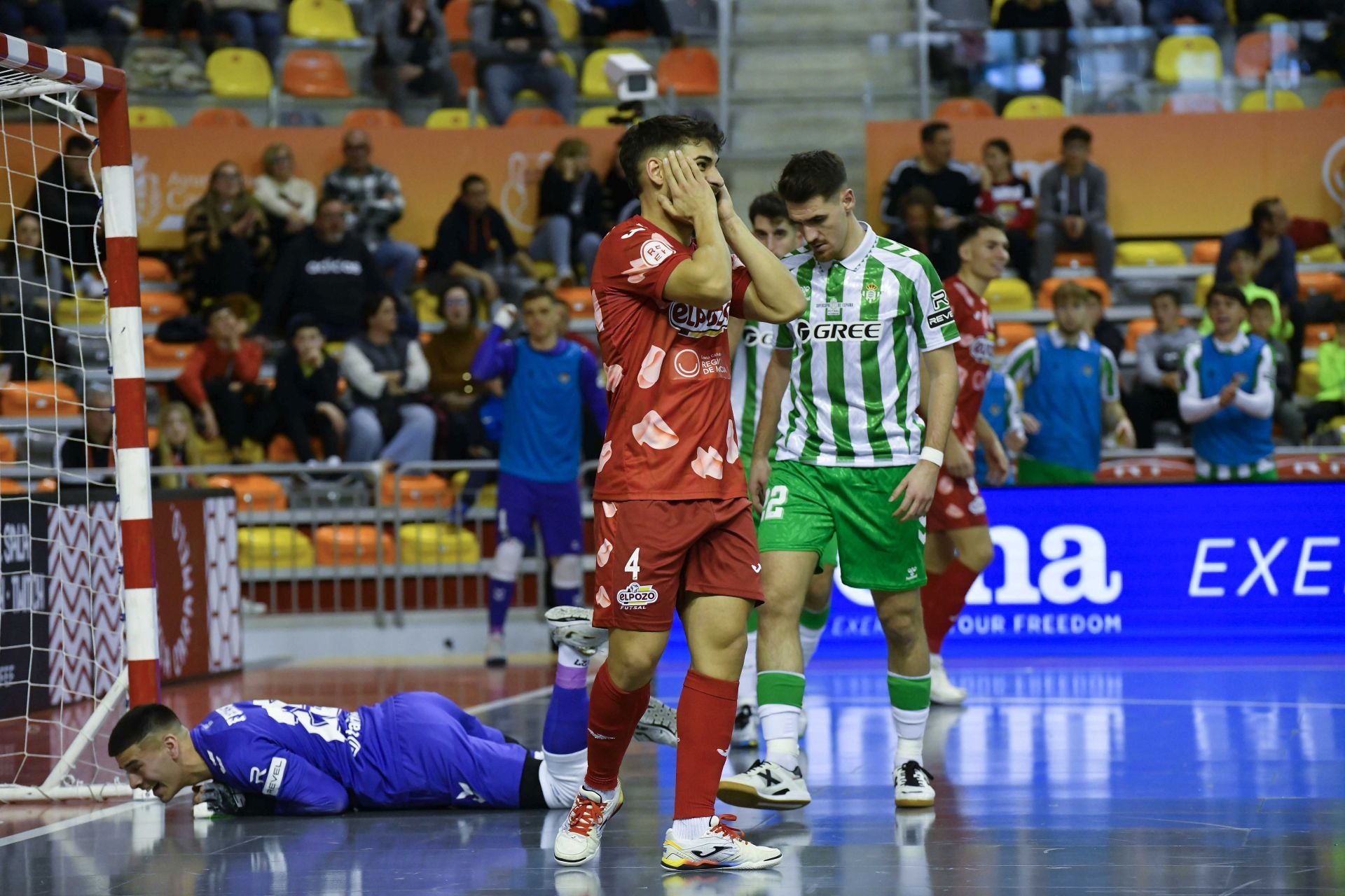 La derrota de ElPozo Murcia frente al Betis, en imágenes