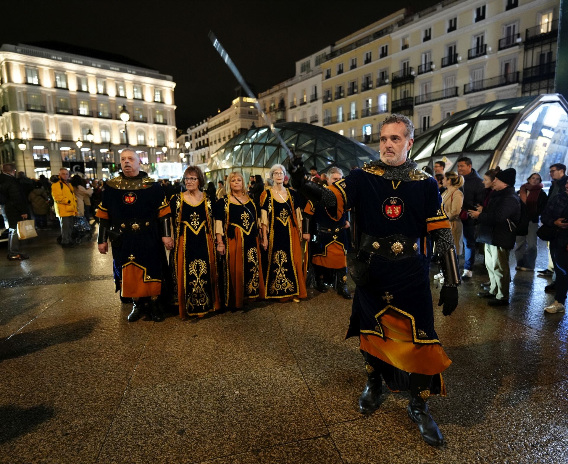 Las imágenes del desfile de Moros y Cristianos, sardineros y huertanos en Madrid