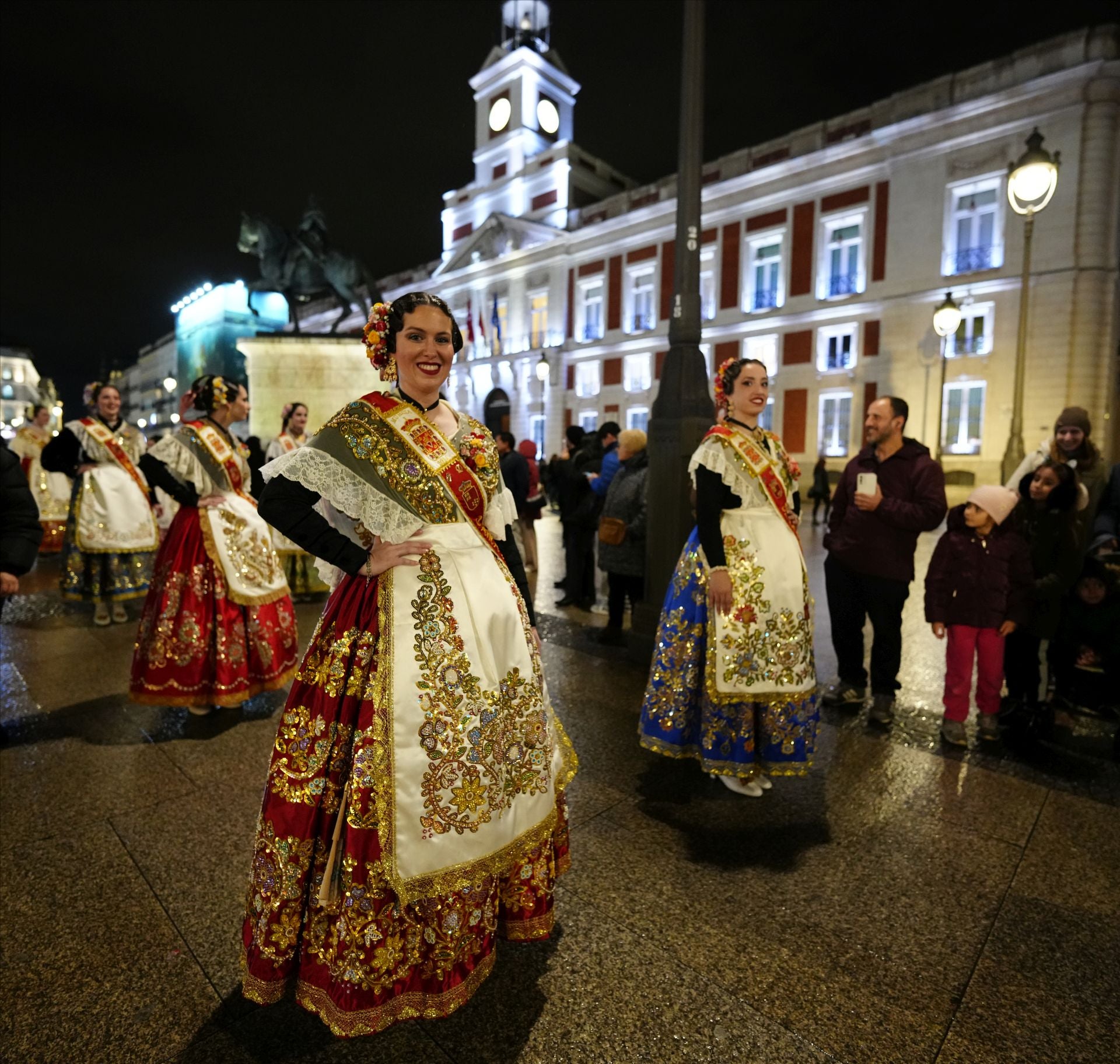 Las imágenes del desfile de Moros y Cristianos, sardineros y huertanos en Madrid