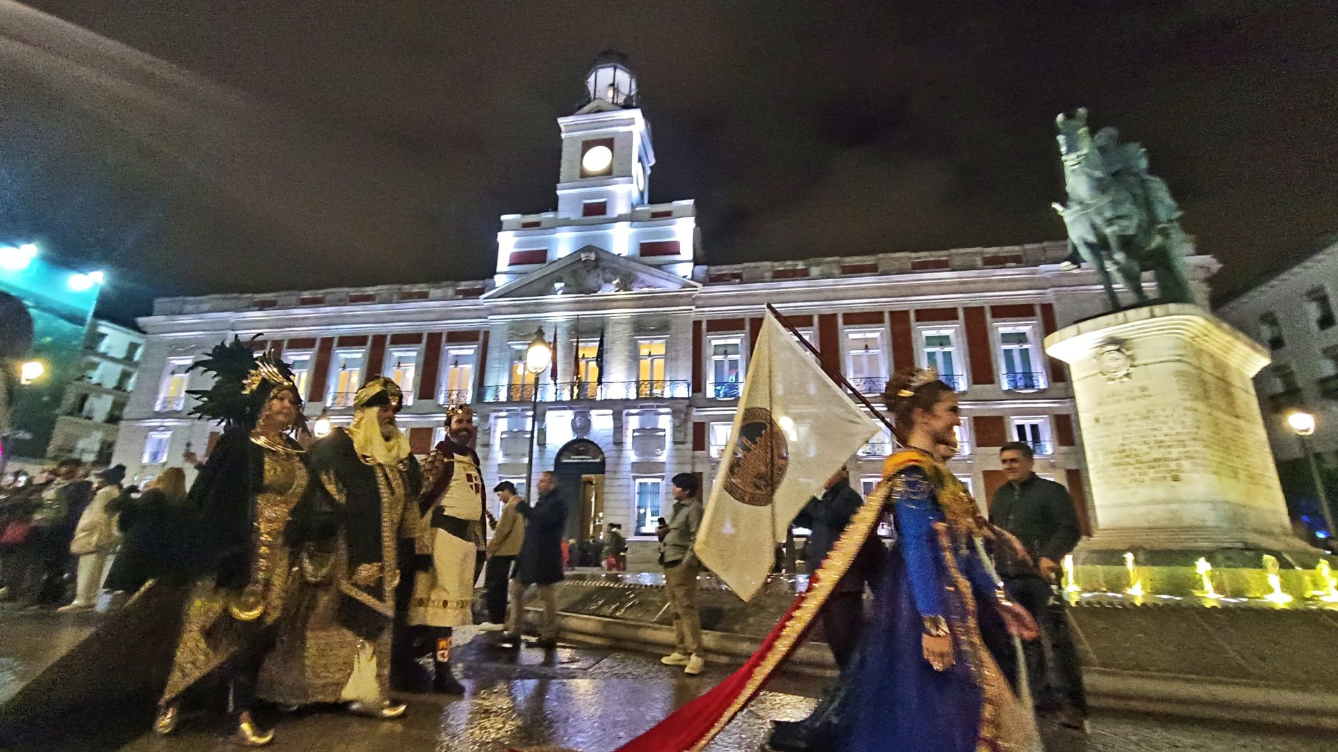 Las imágenes del desfile de Moros y Cristianos, sardineros y huertanos en Madrid