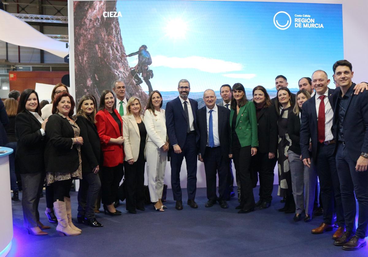 Francisco Lucas, junto a otros miembros del PSOE, este jueves en Fitur.