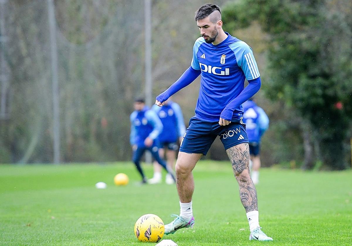 Álex Millán, durante su etapa en el Real Oviedo.