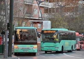 Autobuses interurbanos en la plaza Circular de Murcia, en dirección a Molina de Segura