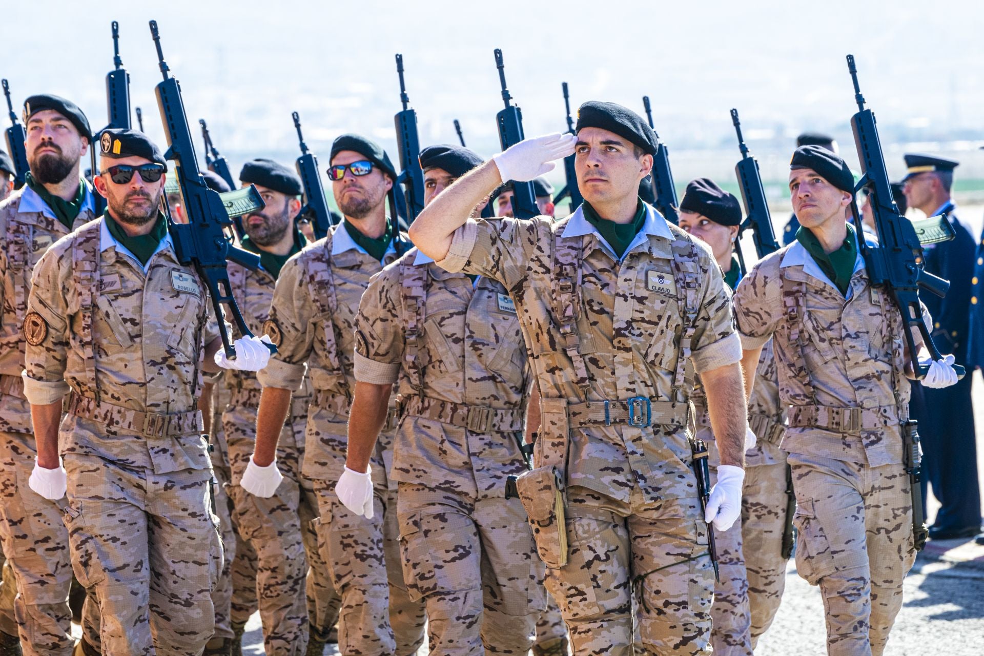 Las imágenes del aniversario de la Escuela Militar de Paracaidismo Méndez Parada de Alcantarilla