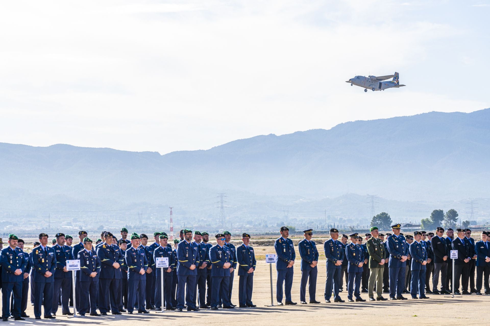 Las imágenes del aniversario de la Escuela Militar de Paracaidismo Méndez Parada de Alcantarilla