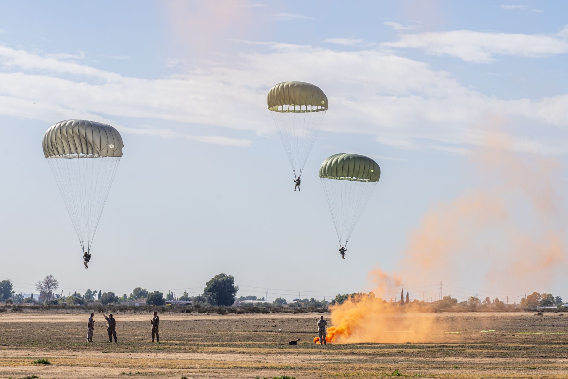 Las imágenes del aniversario de la Escuela Militar de Paracaidismo Méndez Parada de Alcantarilla