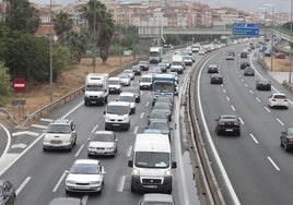 Retenciones en el sector de la autovía A-30 en Murcia colapsado este viernes, en una imagen de archivo.