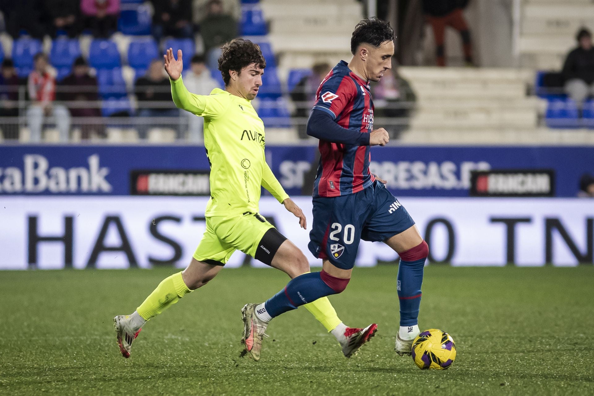 La derrota del Cartagena frente al Huesca, en imágenes