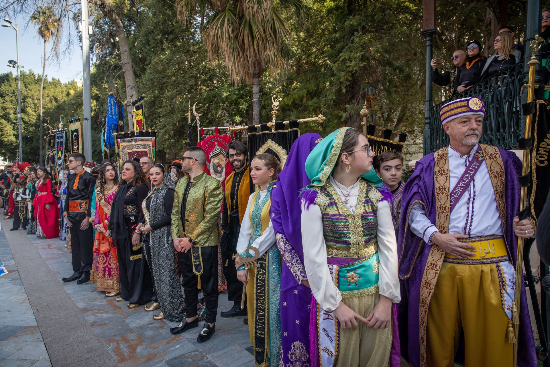 Las imágenes del desfile del Medio Año Festero en Orihuela