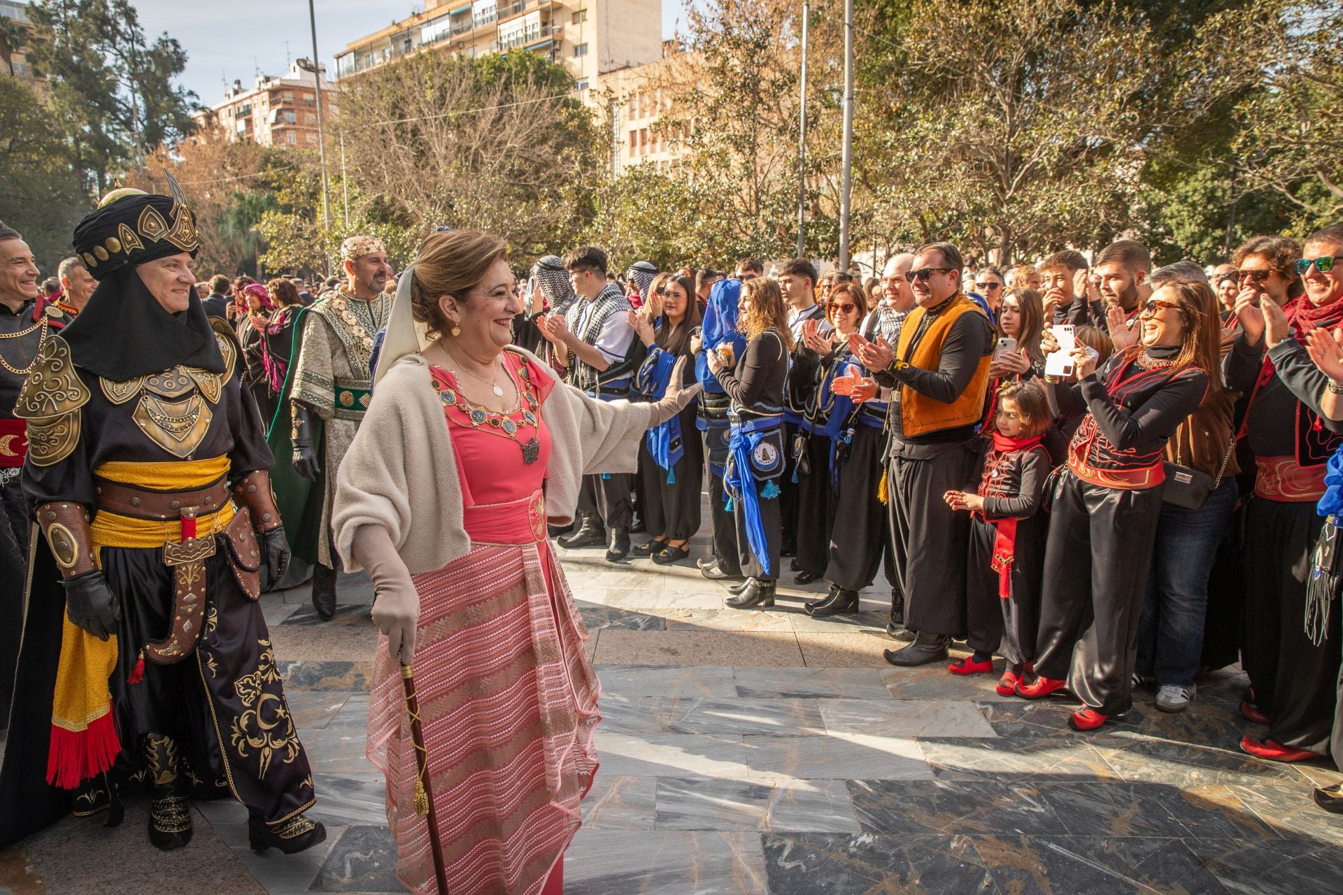 Las imágenes del desfile del Medio Año Festero en Orihuela