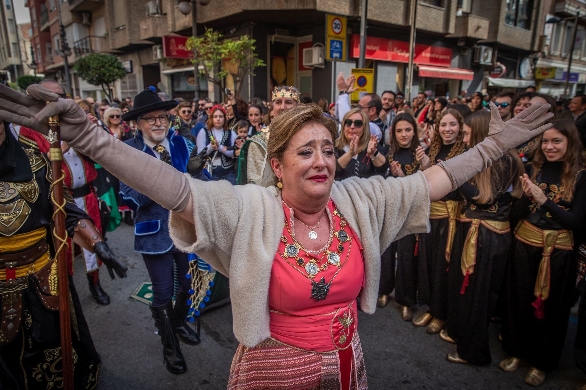 Las imágenes del desfile del Medio Año Festero en Orihuela