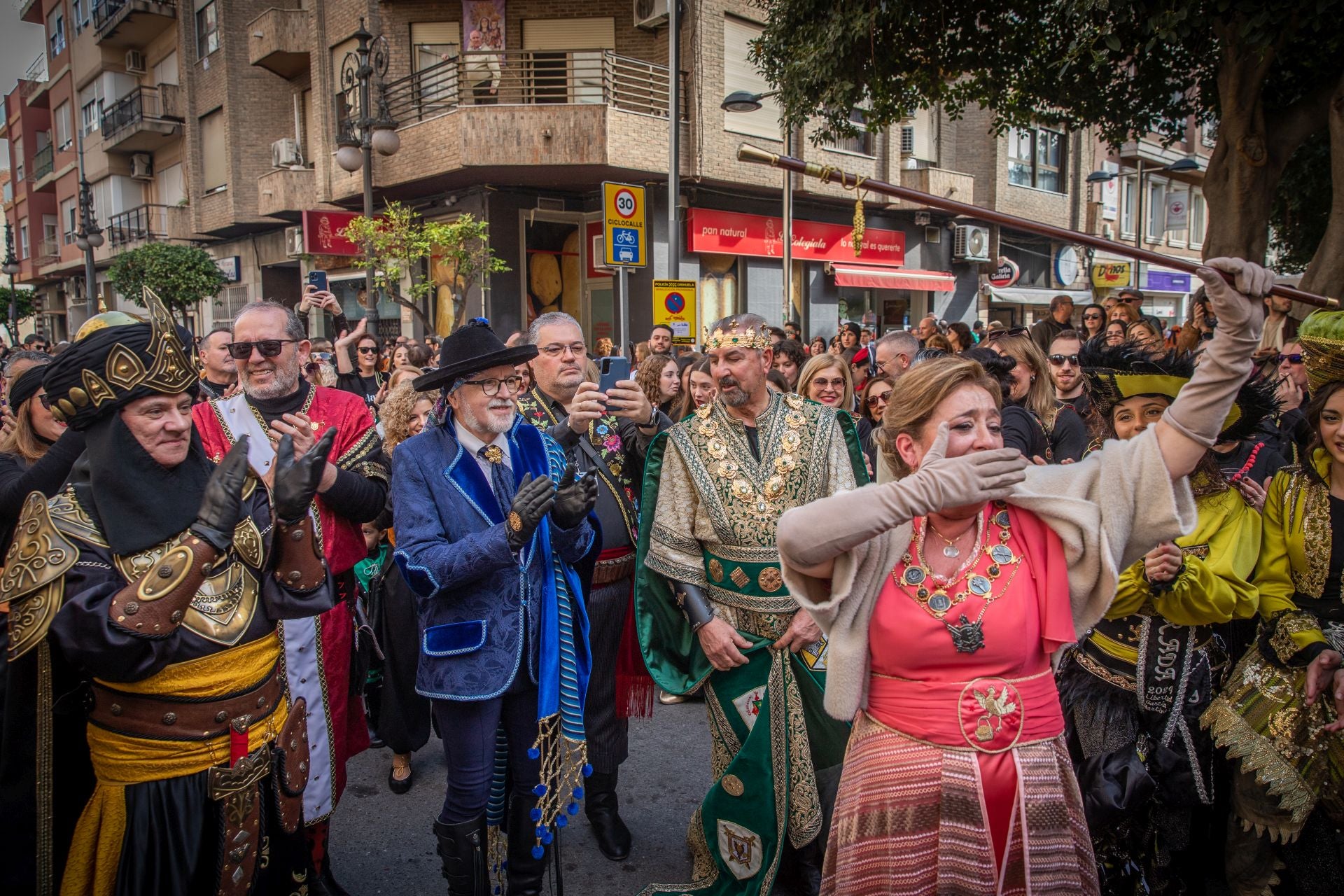 Las imágenes del desfile del Medio Año Festero en Orihuela
