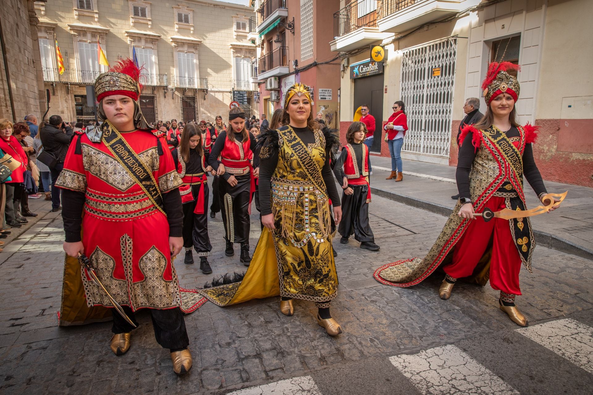 Las imágenes del desfile del Medio Año Festero en Orihuela