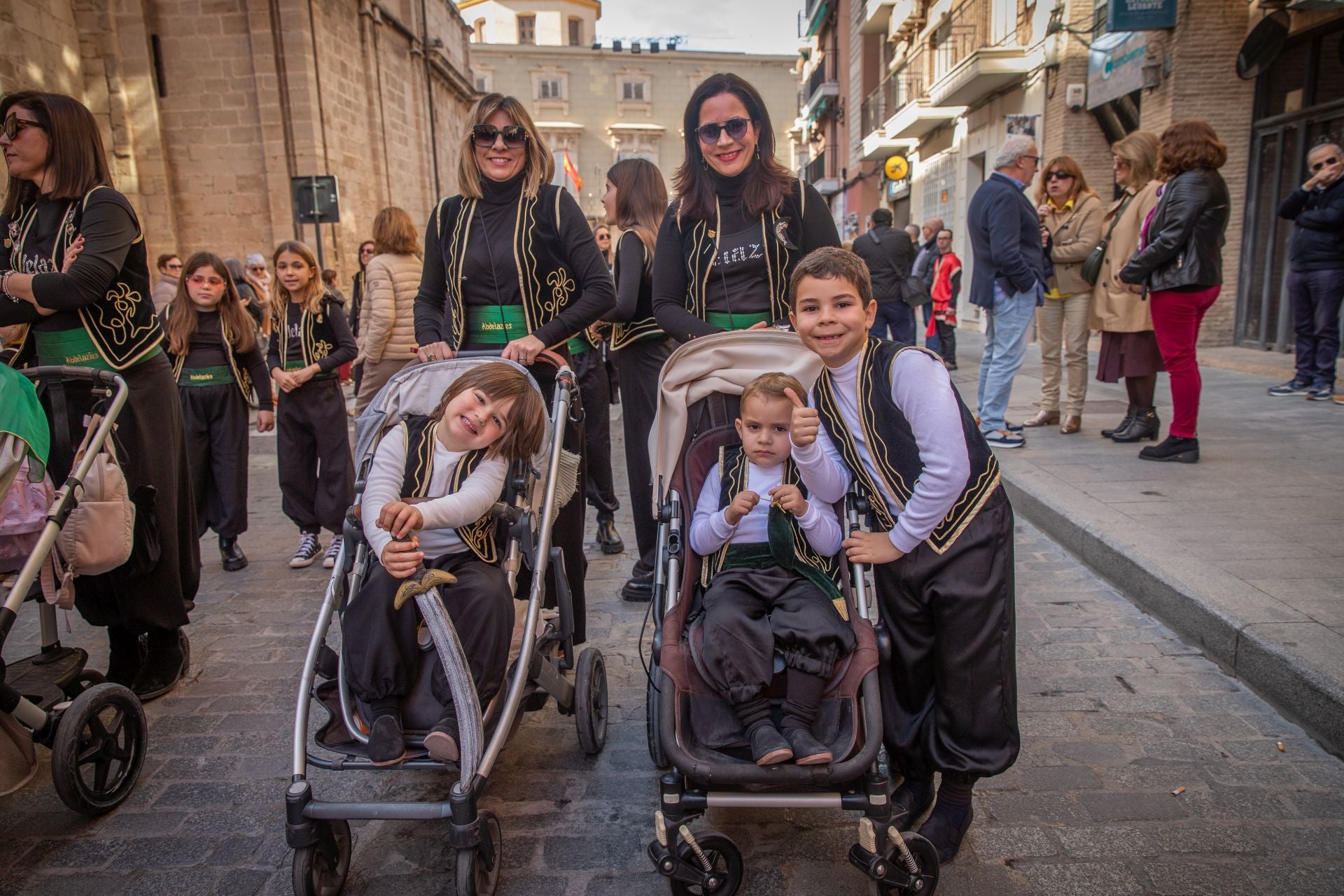 Las imágenes del desfile del Medio Año Festero en Orihuela