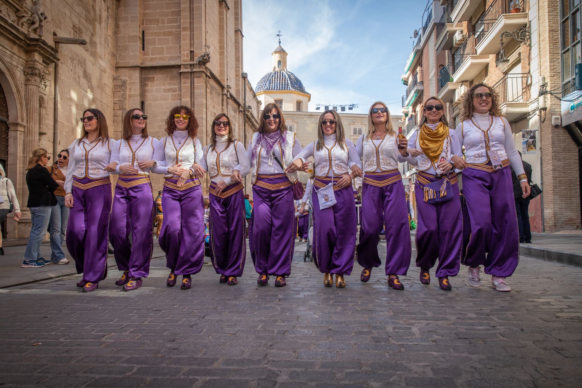 Las imágenes del desfile del Medio Año Festero en Orihuela