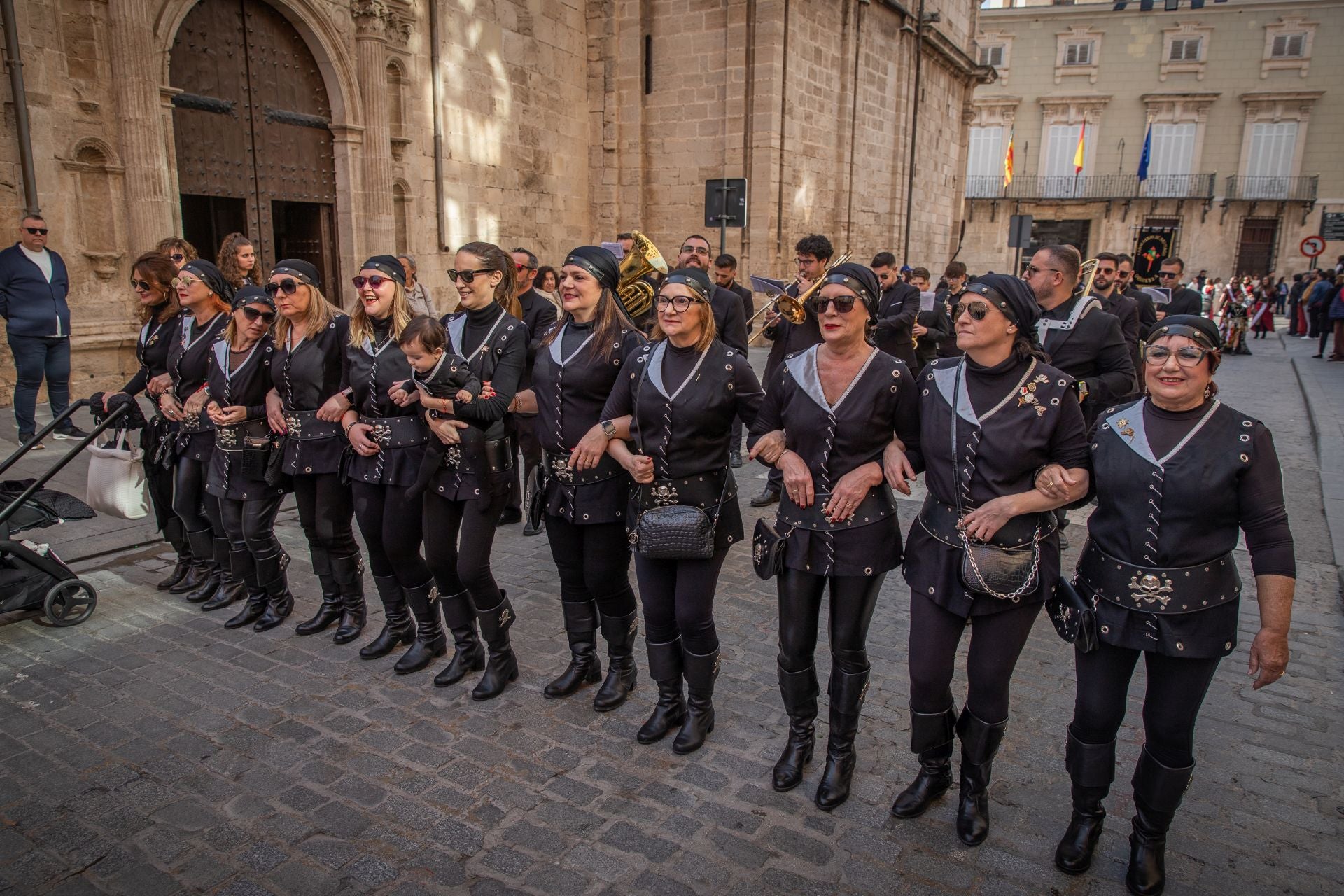 Las imágenes del desfile del Medio Año Festero en Orihuela