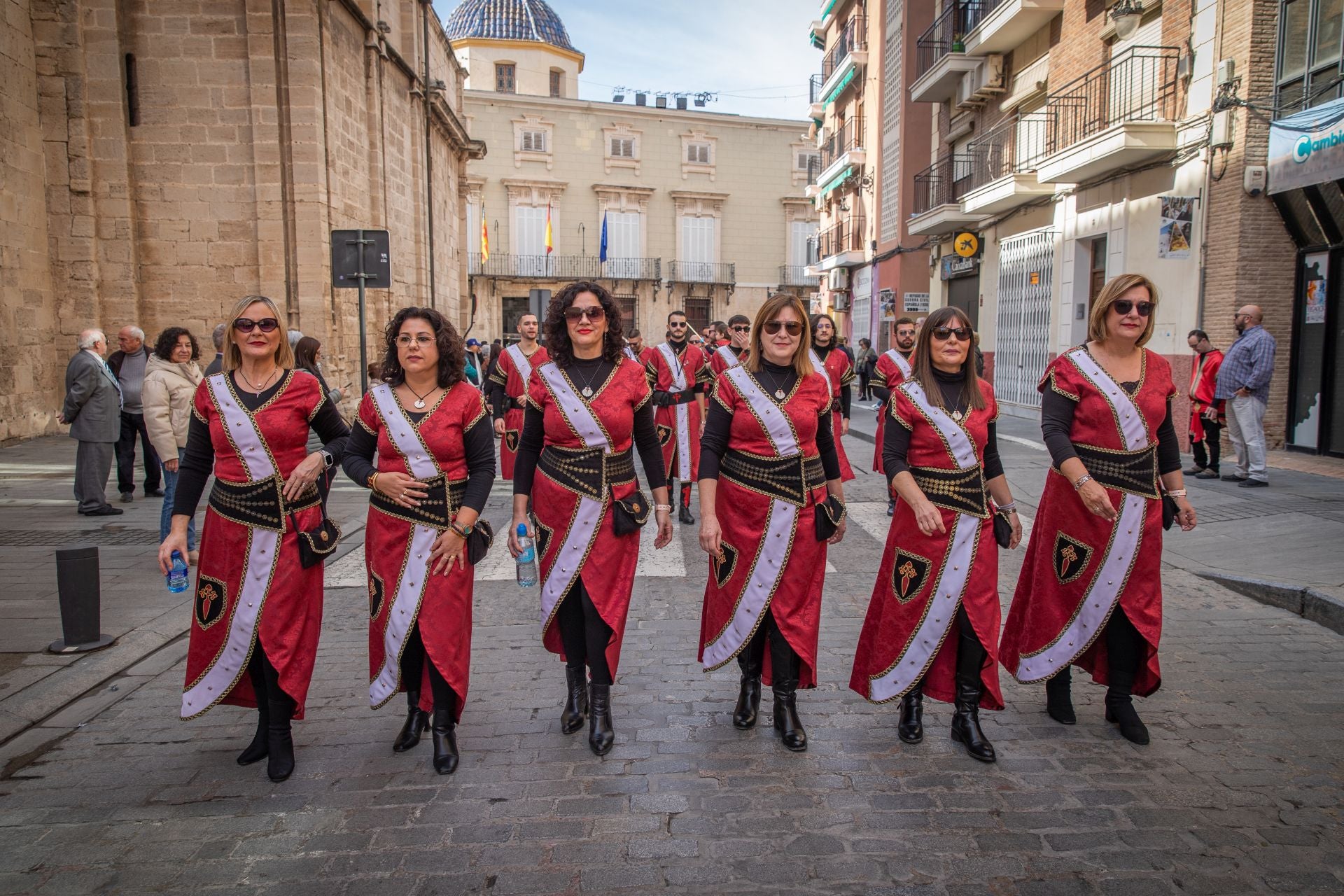 Las imágenes del desfile del Medio Año Festero en Orihuela