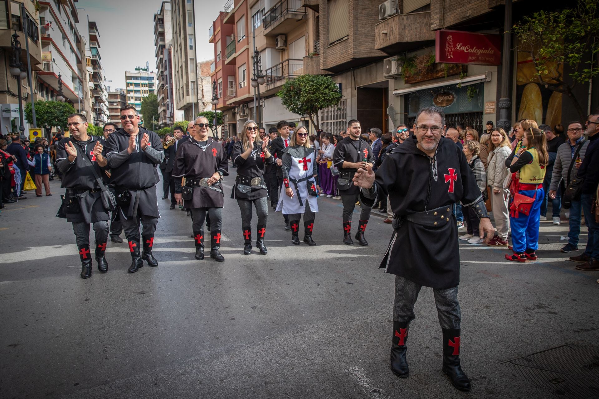 Las imágenes del desfile del Medio Año Festero en Orihuela