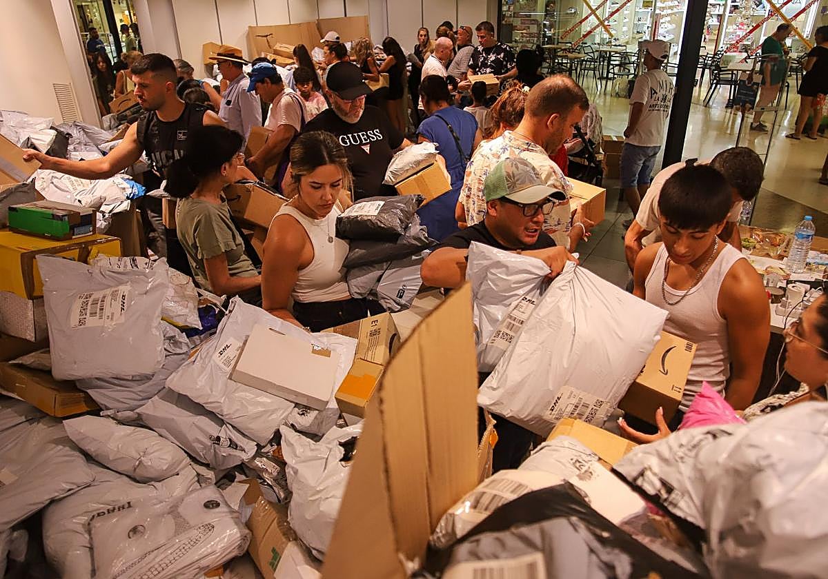 El mercadillo de paquetes sorpresa celebrado en el centro comercial Atalayas, en una imagen de archivo.