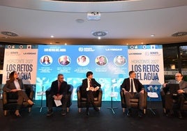 La consejera Sara, Rubira junto a Miguel Barrachina, Rafael García, Ramiro Angulo y Francisco Cabezas, este lunes.